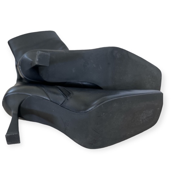 ZARA black leather booties size 40. EUC - Picture 6 of 6